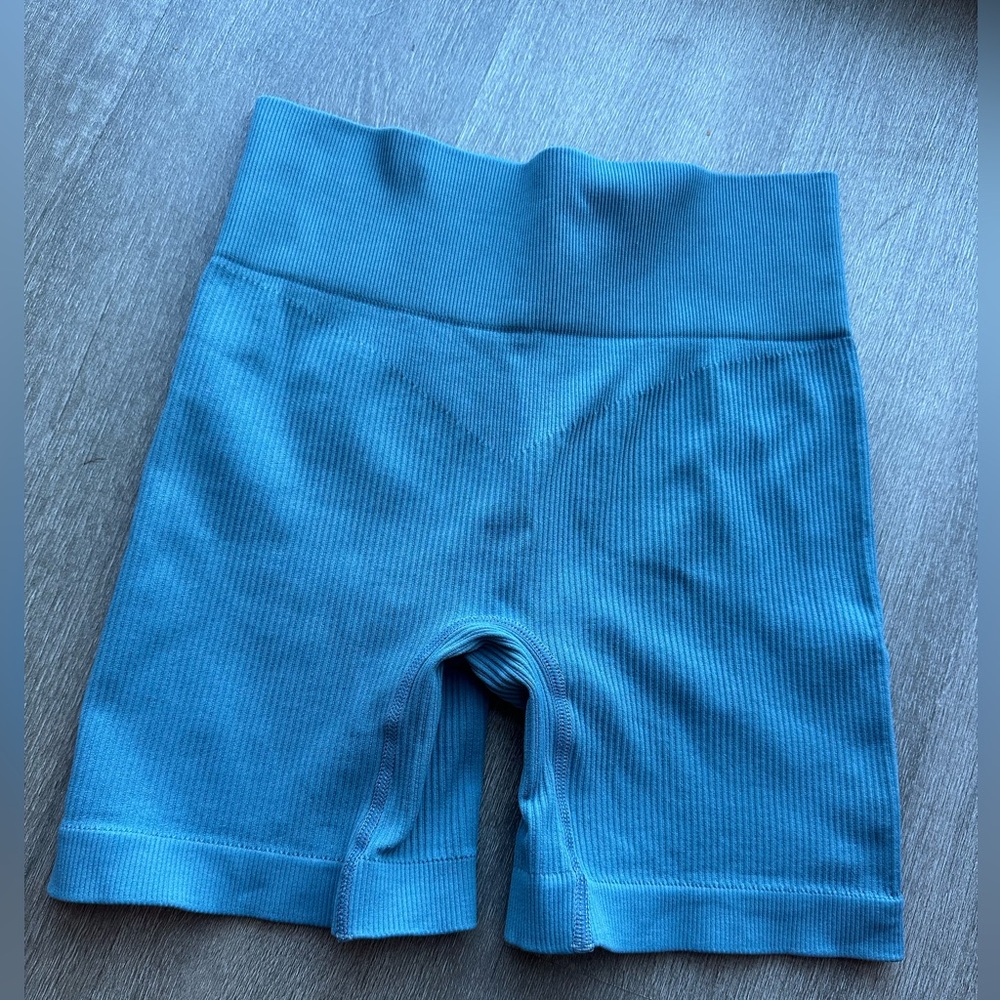 Blue Ribbed Seamless Workout Set (Sports Bra + High-Waisted Shorts) 💙 - Picture 6 of 6